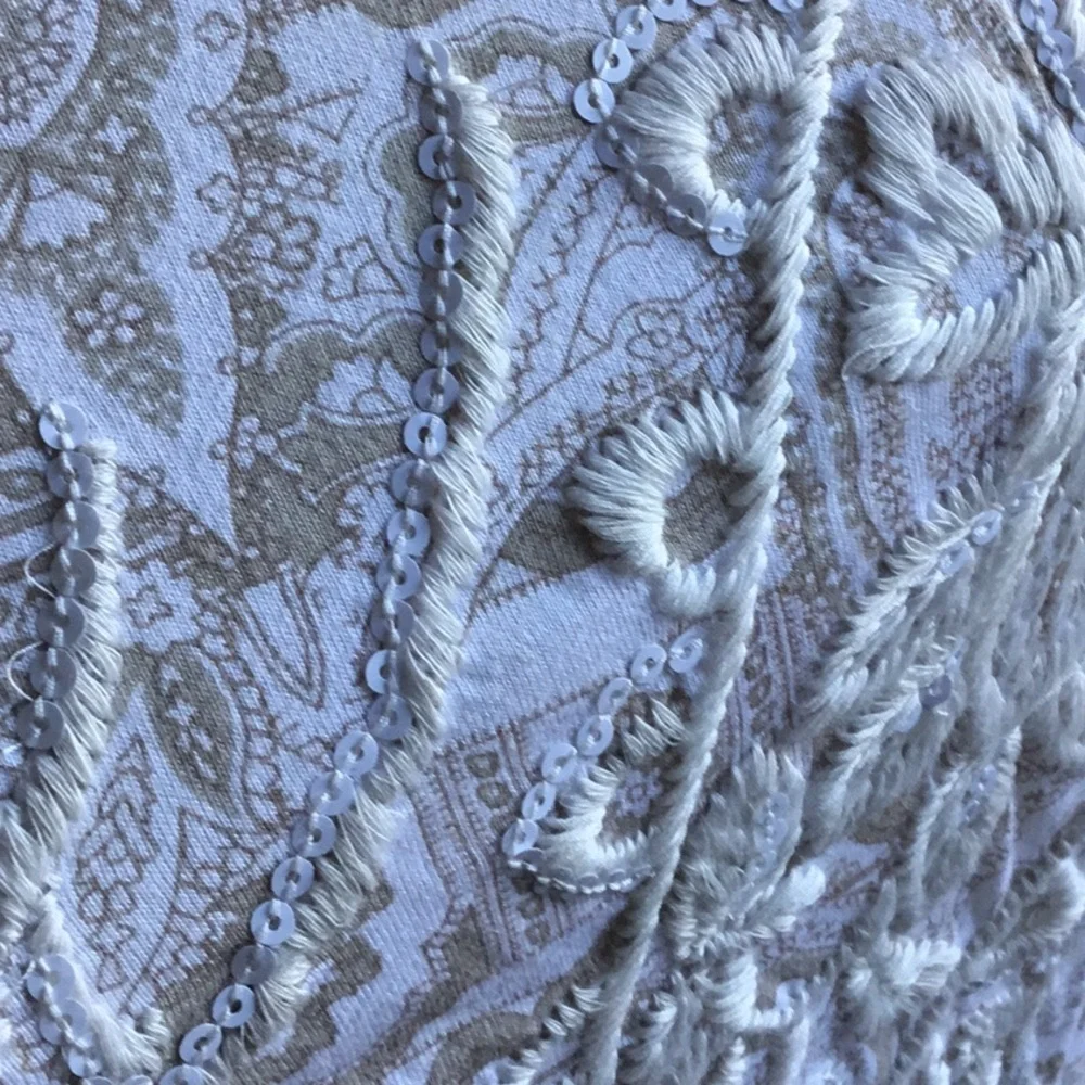 NWOT Chico’s Embroidered Top - Picture 2 of 6